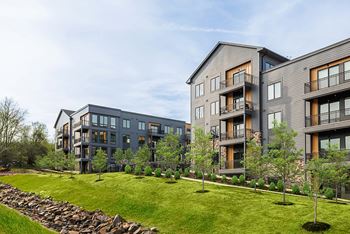 Private balconies and patios - Stonehill at West Orange